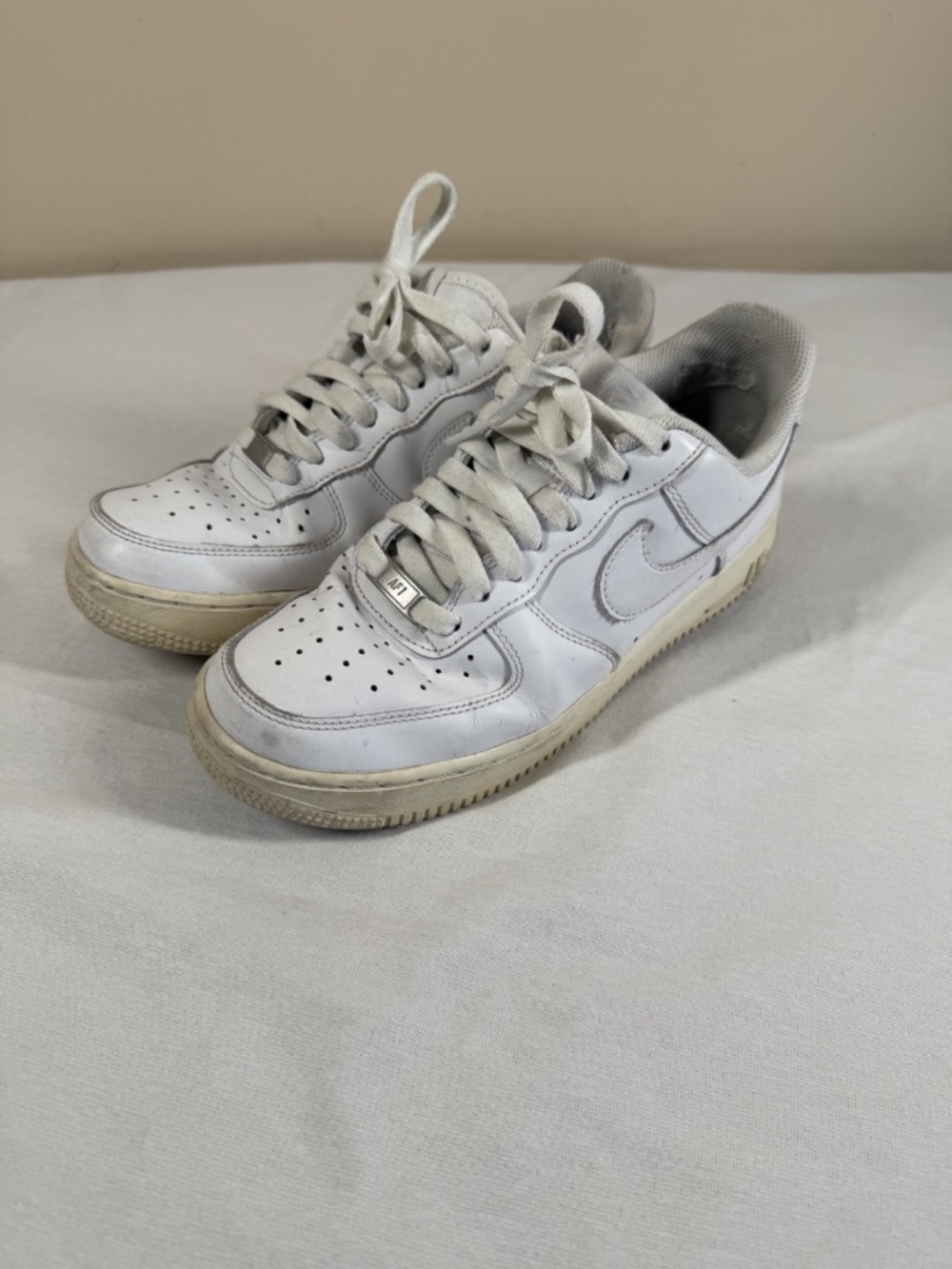 Share Nike Air Force 1 Sneakers Size 9W